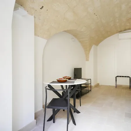 Ξενοδοχείο με διαμερίσματα Palazzo Della Torre 004 - Historical Modern 3*