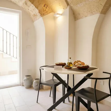 Palazzo Della Torre 004 - Historical Modern 巴里